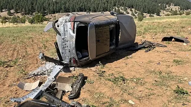 Konya'da otomobil tarlaya devrildi: 2 yaralı