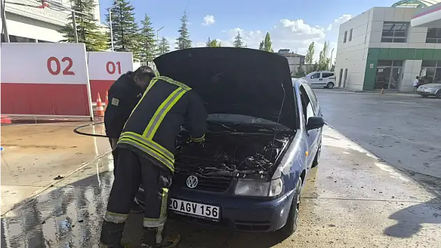 Konya'da otomobil yangını paniğe neden oldu