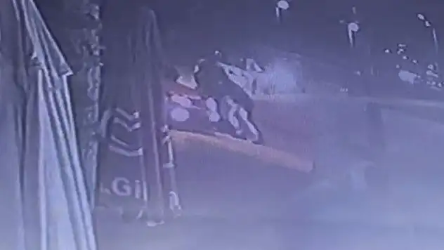 Konya'da otomobilin altında kalan yayayı vatandaşlar kurtardı