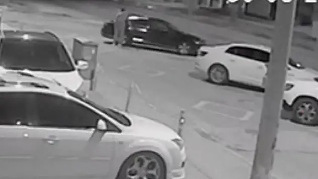 Konya'da otomobilin çalınma anı güvenlik kamerasında