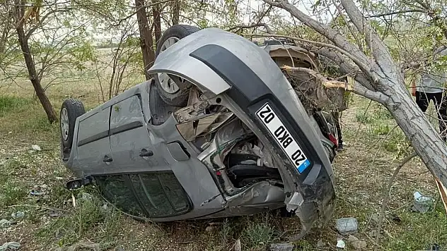 Konya'da otomobilin  lastiği patladı: 4 yaralı