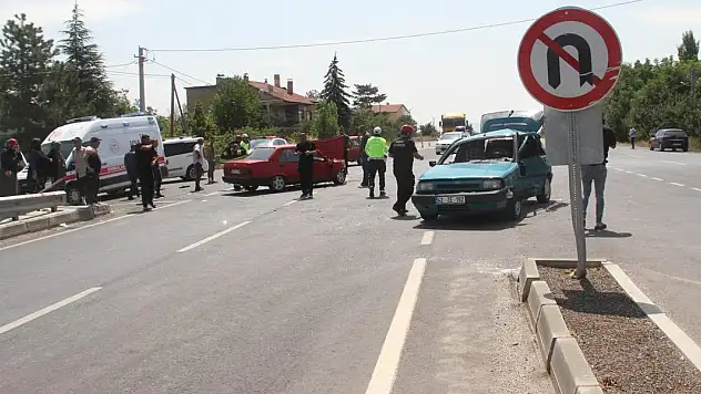Konya'da otomobiller birbirine girdi! 4 kişi yaralandı!