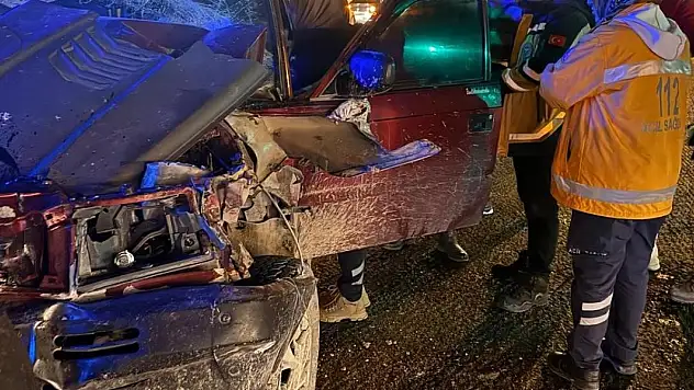 Konya'da pikap tıra arkadan çarptı: 2 yaralı