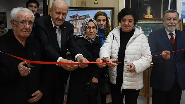 Konya'da ressam Nesip Koçer sanatseverlerle buluştu