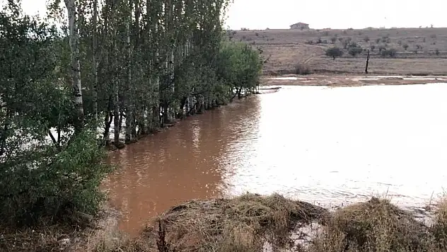 Konya'da sağanak hayatı olumsuz etkiledi