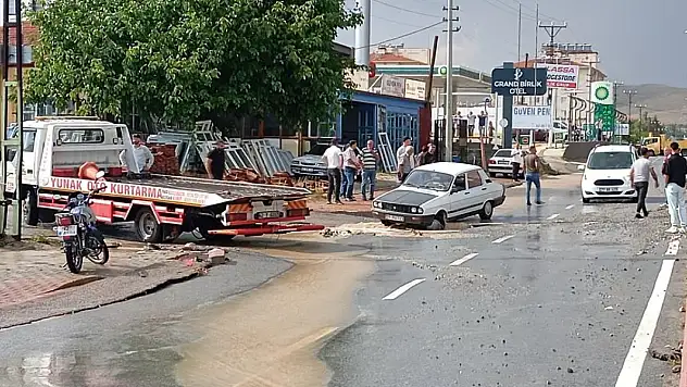 Konya'da sağanak hayatı olumsuz etkiledi
