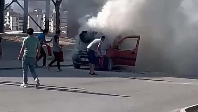 Konya'da seyir halinde hafif ticari araç alev alarak yandı
