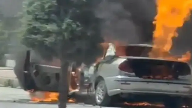 Konya'da seyir halindeki otomobil alev alev yandı