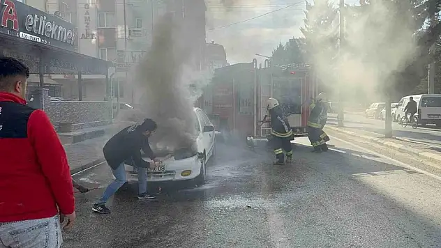 Konya'da seyir halindeki otomobilde korkutan yangın!