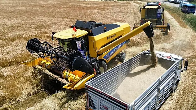 Konya'da sezonun ilk arpa hasadı yapıldı