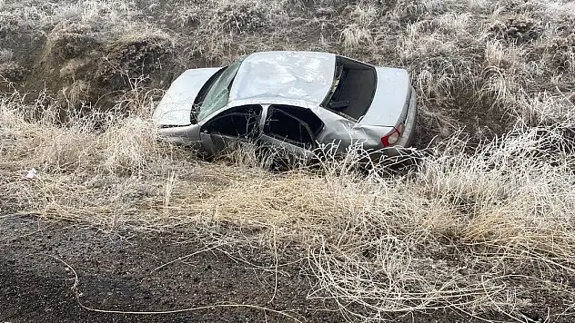 Konya'da sis ve buzlanma nedeniyle takla atan otomobildeki 6 kişi yaralandı