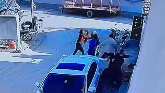 Konya'da sokak ortasında saç saça kavga ettiler!
