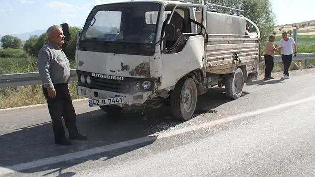 Konya'da süt kamyoneti ile otomobil çarpıştı: 4 yaralı