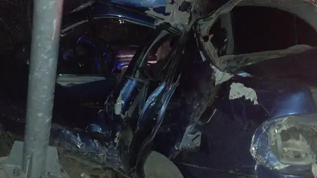 Konya'da tabelaya çarpan otomobilin sürücüsü öldü