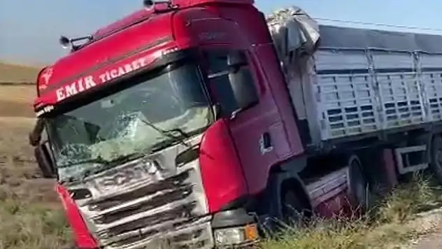 Konya'da tır ile minibüs çarpıştı: 1 ölü, 5 yaralı!