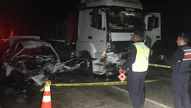 Konya'da tır ile otomobil çarpıştı: 1 ölü