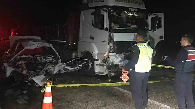 Konya'da tır ile otomobil çarpıştı: 1 ölü