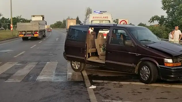 Konya'da tır otomobile çarptı: 2 yaralı