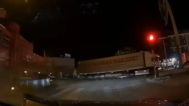 Konya'da tırın dorse kapağı açıldı, faciadan dönüldü!