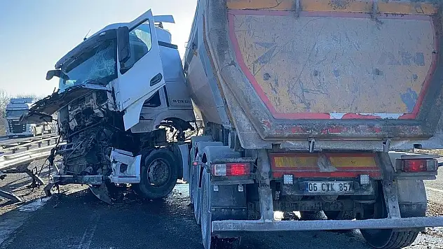 Konya'da tırlar çarpıştı: 1 yaralı