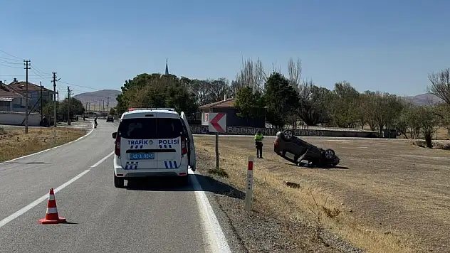 Konya'da Trafik Kazası: Otomobil Devrildi, 4 Yaralı Var!