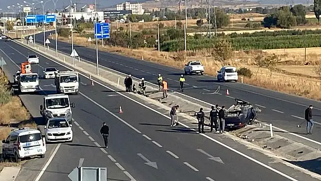 Konya'da Trafik Kazası! Otomobil Devrildi, 3 Kişi Yaralandı