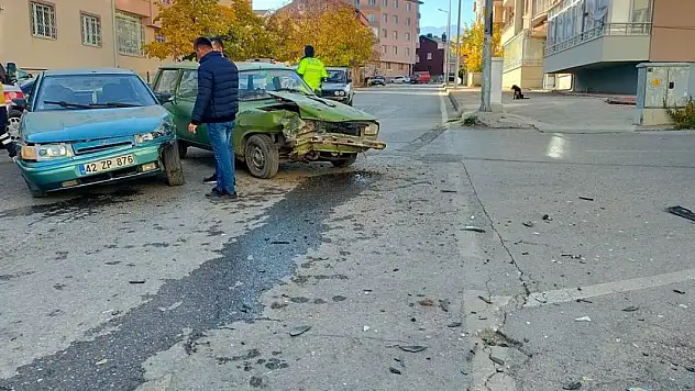 Konya'da trafik kazasında 2 kişi yaralandı