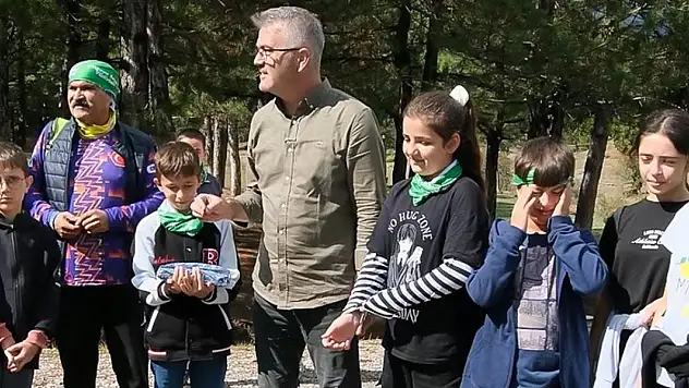 Konya'da Türk Bayrağını düzeltmeye çalışan gence teşekkür