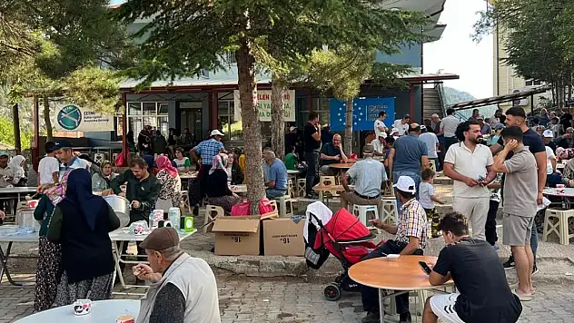 Konya'da tuzlu aşure ikramı!