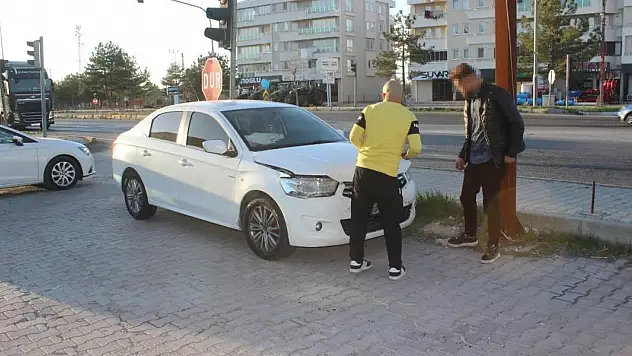 Konya'da üç araç çarpıştı: 3 yaralı