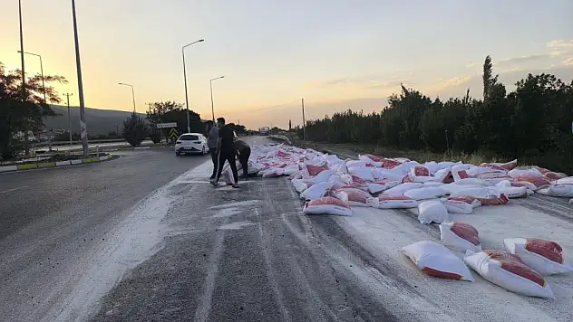 Konya'da Unlu Kaza! Patlayan Lastik Yolu 'Beyaza' Boyadı
