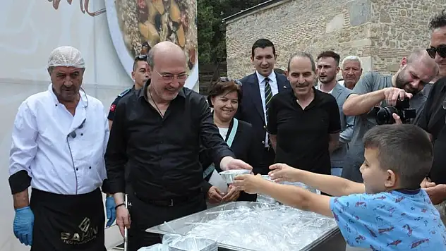Konya'da vatandaşlara Aşure dağıtıldı