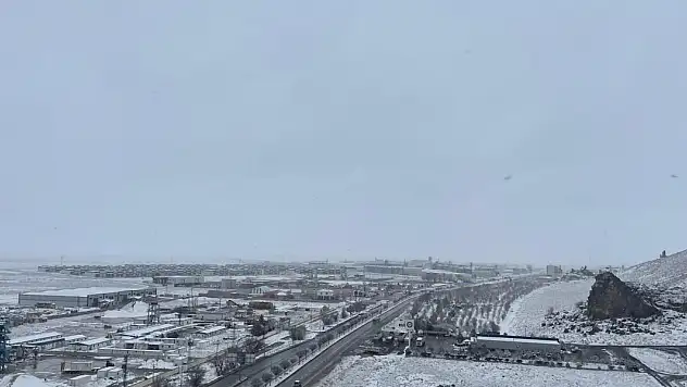 Konya'da yağan kar çiftçilerin yüzünü güldürdü