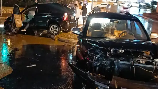 Konya'da yağışlı hava kazalara neden oldu: 6 yaralı