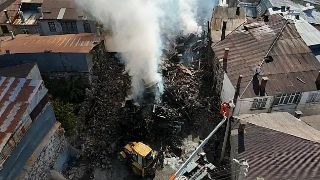 Konya'da yanan 3 evin enkaz kaldırma işlemleri sürüyor