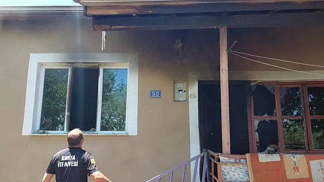 Konya'da yanan ev kullanılamaz hale geldi