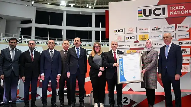 Konya'da yapılan Pist Bisikleti Uluslar Kupası'nın açılış seremonisi yapıldı