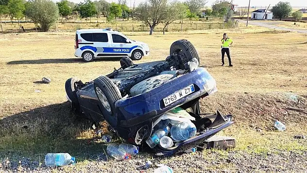 Konya'da yaşlı sürücü virajı alamayınca takla attı