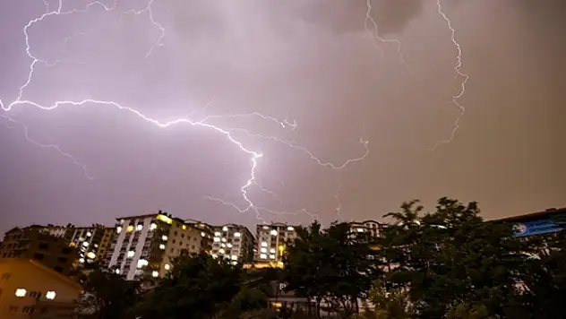 Konya'da yıldırım düşen evde çıkan yangın söndürüldü