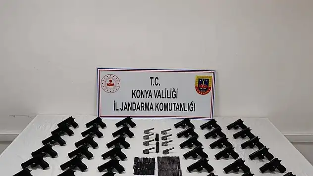 Konya'da yola atılan çuvalda 40 ruhsatsız tabanca bulundu