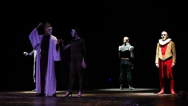 Konya'daki Tiyatro Festivali 'Hamlet' oyunuyla sona erdi!