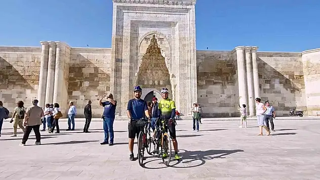 Konya'dan Kapadokya'ya Pedallarla Umut Taşıyor!