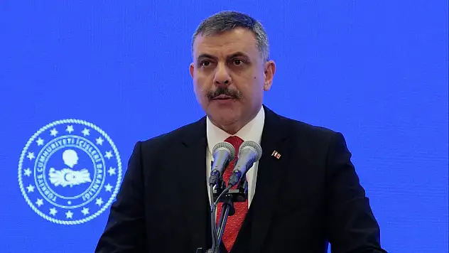 Konyalı Bakan, sokak köpekleri için talimat verdi! 'Yılbaşına kadar hepsi barınaklara alınacak!'