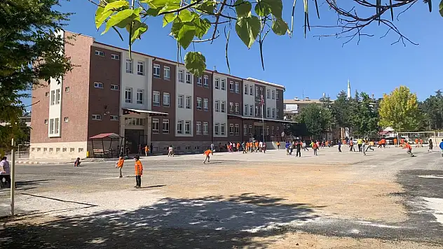 Konyalı Belediye Başkanı Ustaoğlu'ndan İlkokuluna Ziyaret
