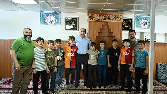 Konyalı çocukların Kur'an sevgisi Başkan Altay'ı duygulandırdı
