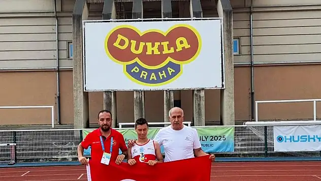 Konyalı Milli Sporcu Uysal'dan Avrupa Ve Dünya Rekoru!