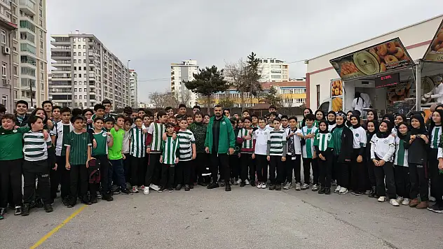 Konyalı öğretmen her yıl Ahmet Çalık için lokma dağıtıyor