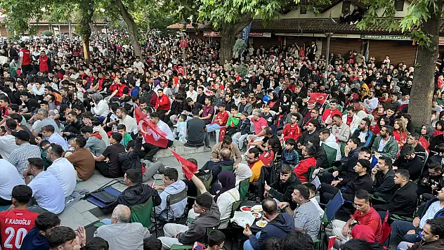 Konyalı vatandaşlar milli maç için bir araya geldi