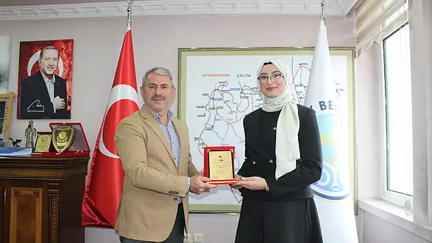 Konyalı Yağmur Türkiye-Pakistan kardeşliğini kalemiyle taçlandırdı!