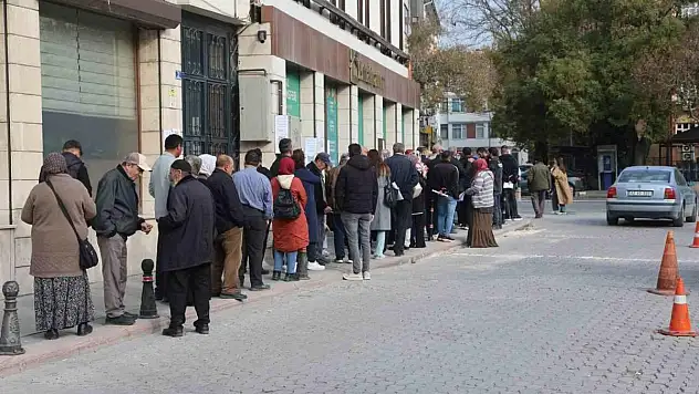 Konyalılar Ev Sahibi Olmak İçin Sıraya Girdi!